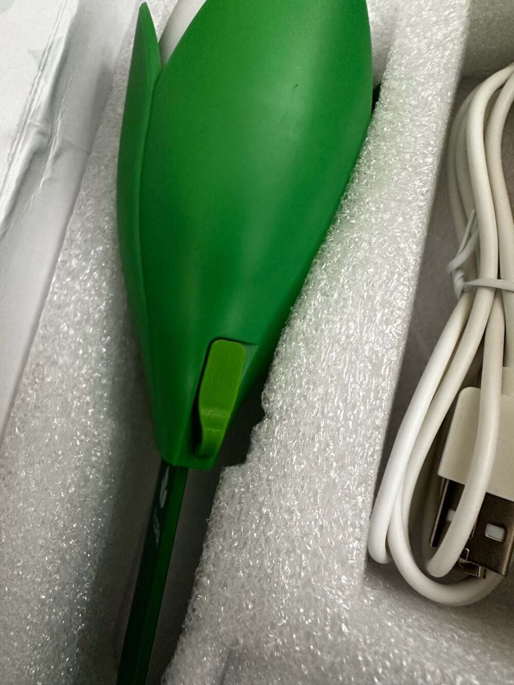 Flora Pod Smart Plant Sensor - Moisture, Light, Humidity & Temp Monitor - Picture 4 of 15